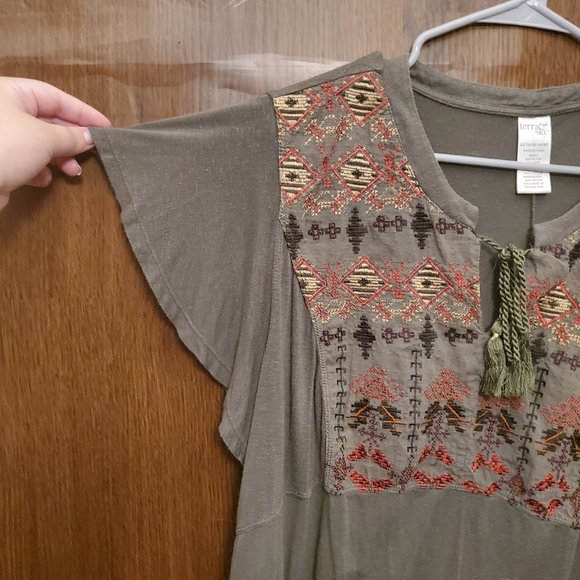 Faded Glory Tribal Top with Tie - Picture 15 of 16